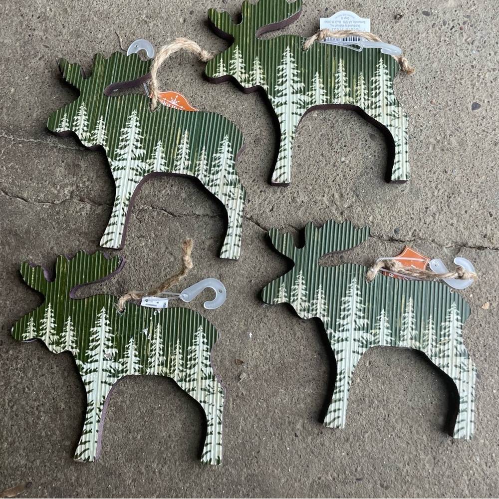 NWT 5” Creative Designs Forest Woods Printed Wood Moose Christmas Ornaments